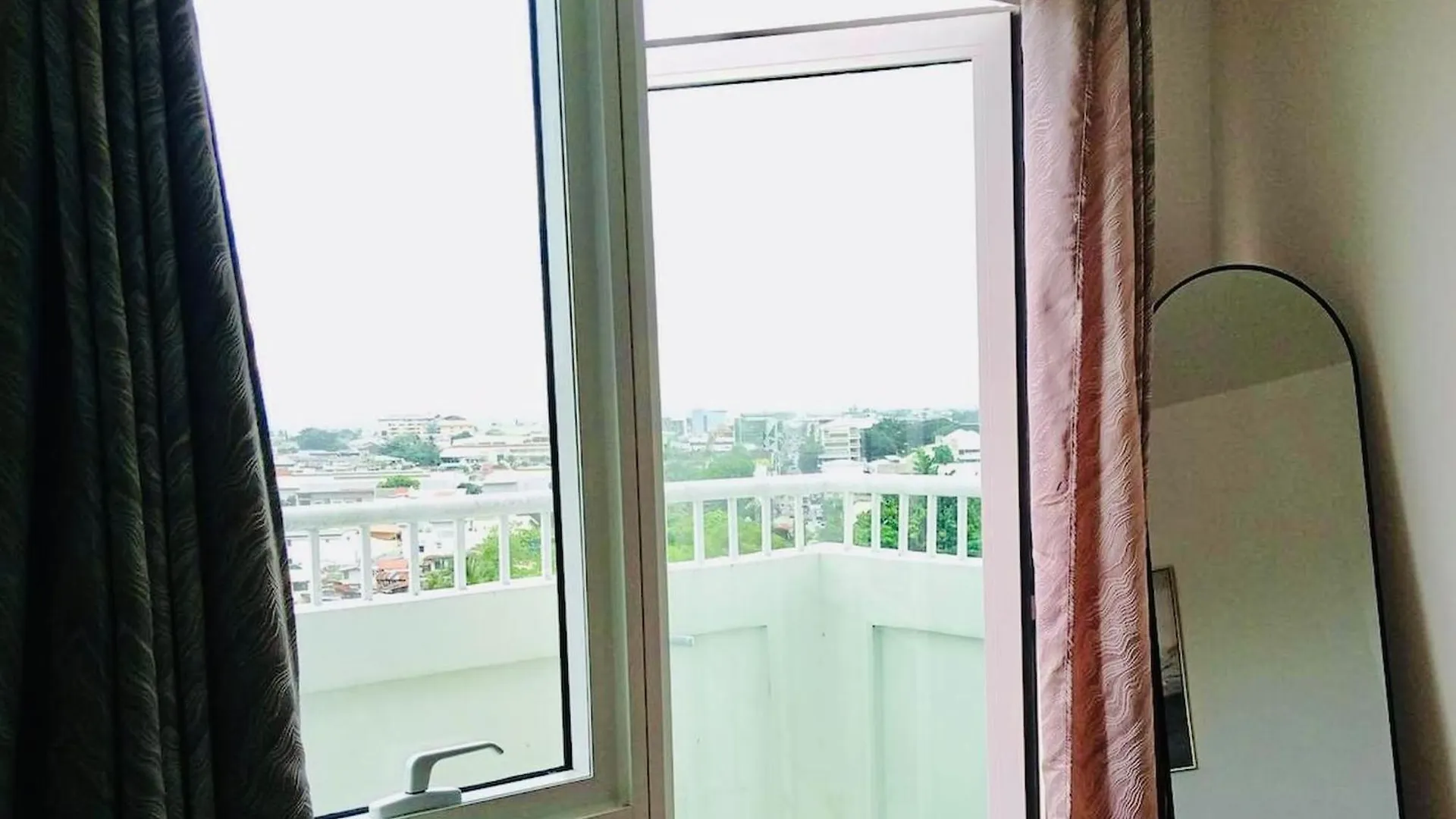 Walk To Abreeza Mall, 1 Bedroom, Balcony With View, Parking, Wifi, Netflix, Kitchen, Washer - T1-1007 Davao City 0*,