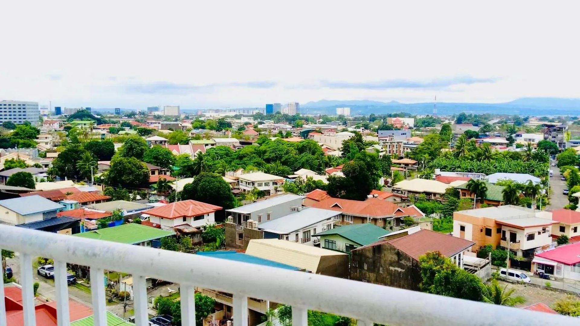 Walk To Abreeza Mall, 1 Bedroom, Balcony With View, Parking, Wifi, Netflix, Kitchen, Washer - T1-1007 Davao City
